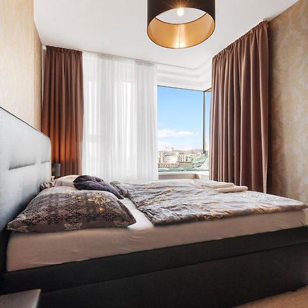 Panorama City Apartment In Downtown Area With Free Parking And Castle View Pozsony Kültér fotó