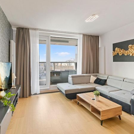 Panorama City Apartment In Downtown Area With Free Parking And Castle View Pozsony Kültér fotó