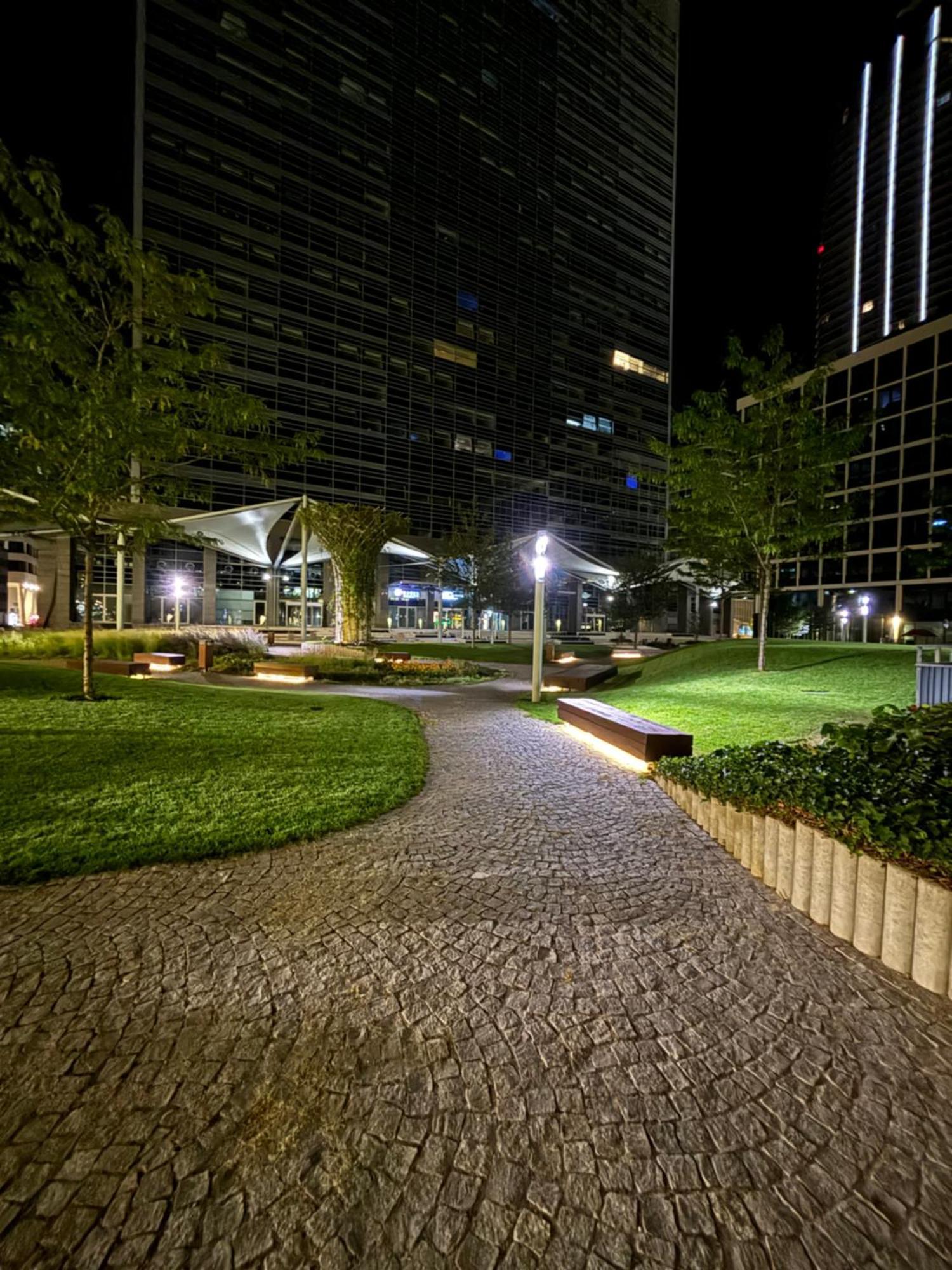 Panorama City Apartment In Downtown Area With Free Parking And Castle View Pozsony Kültér fotó