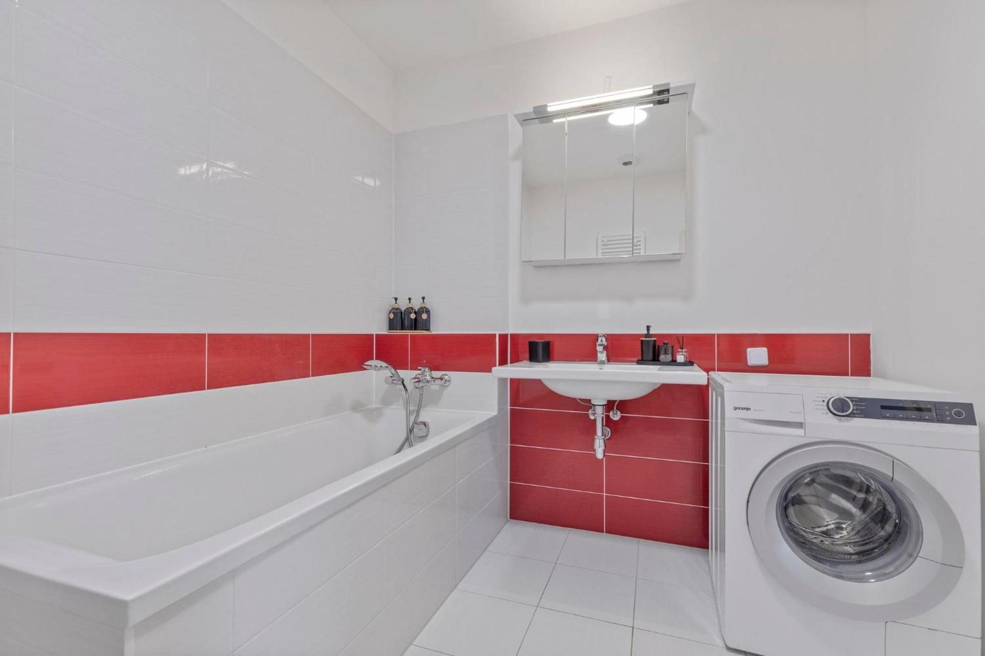 Panorama City Apartment In Downtown Area With Free Parking And Castle View Pozsony Kültér fotó