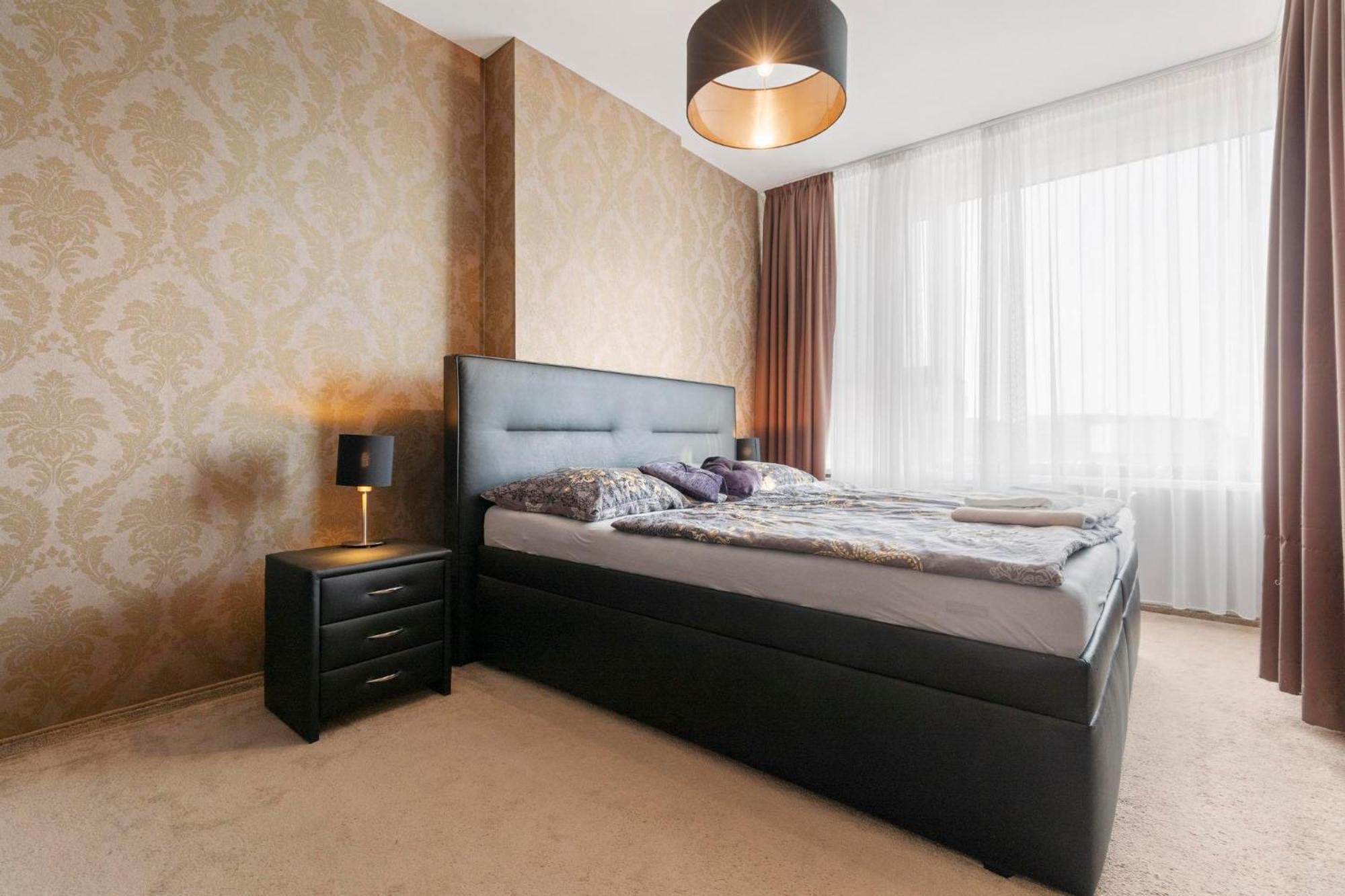 Panorama City Apartment In Downtown Area With Free Parking And Castle View Pozsony Kültér fotó