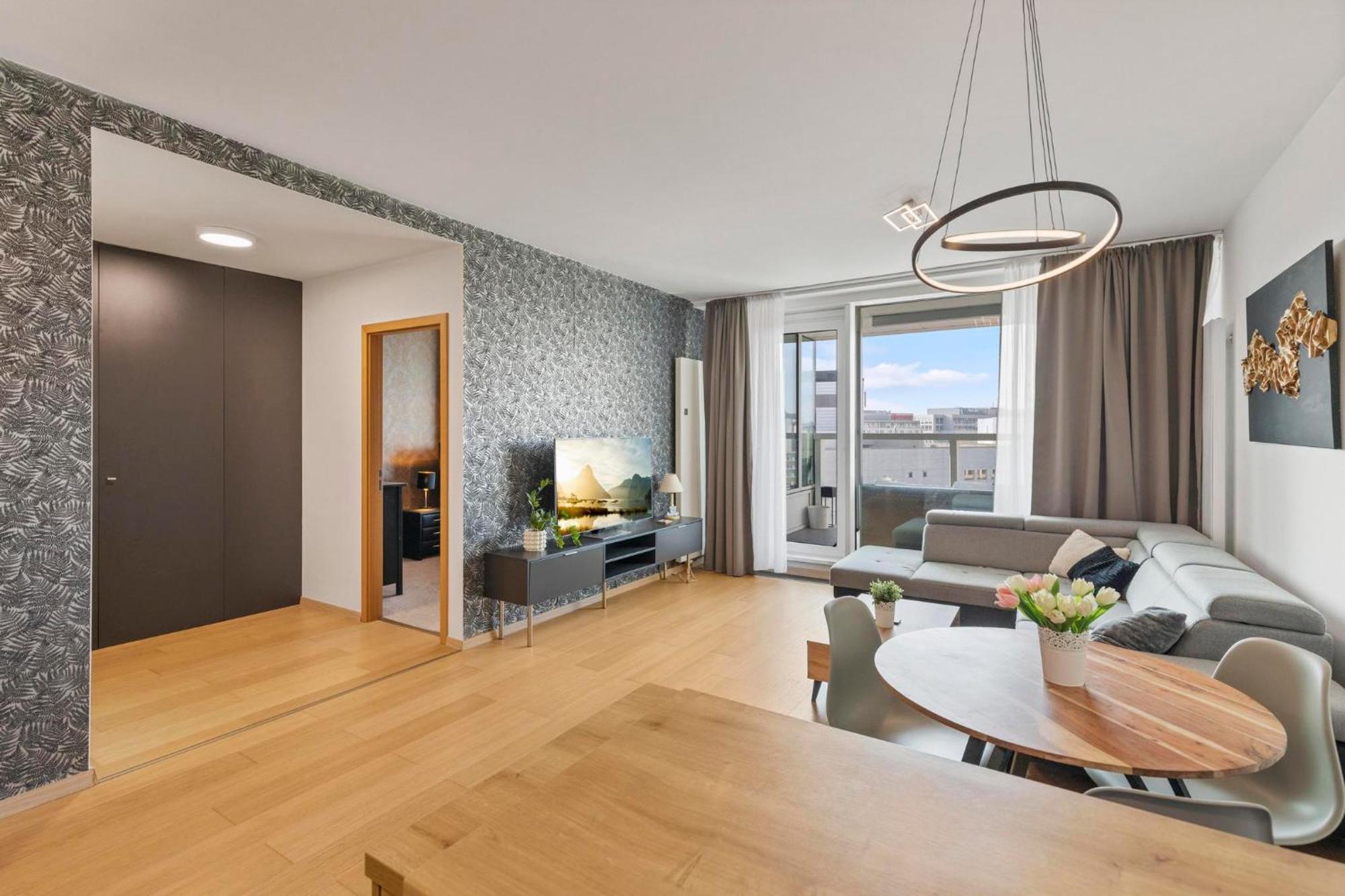 Panorama City Apartment In Downtown Area With Free Parking And Castle View Pozsony Kültér fotó
