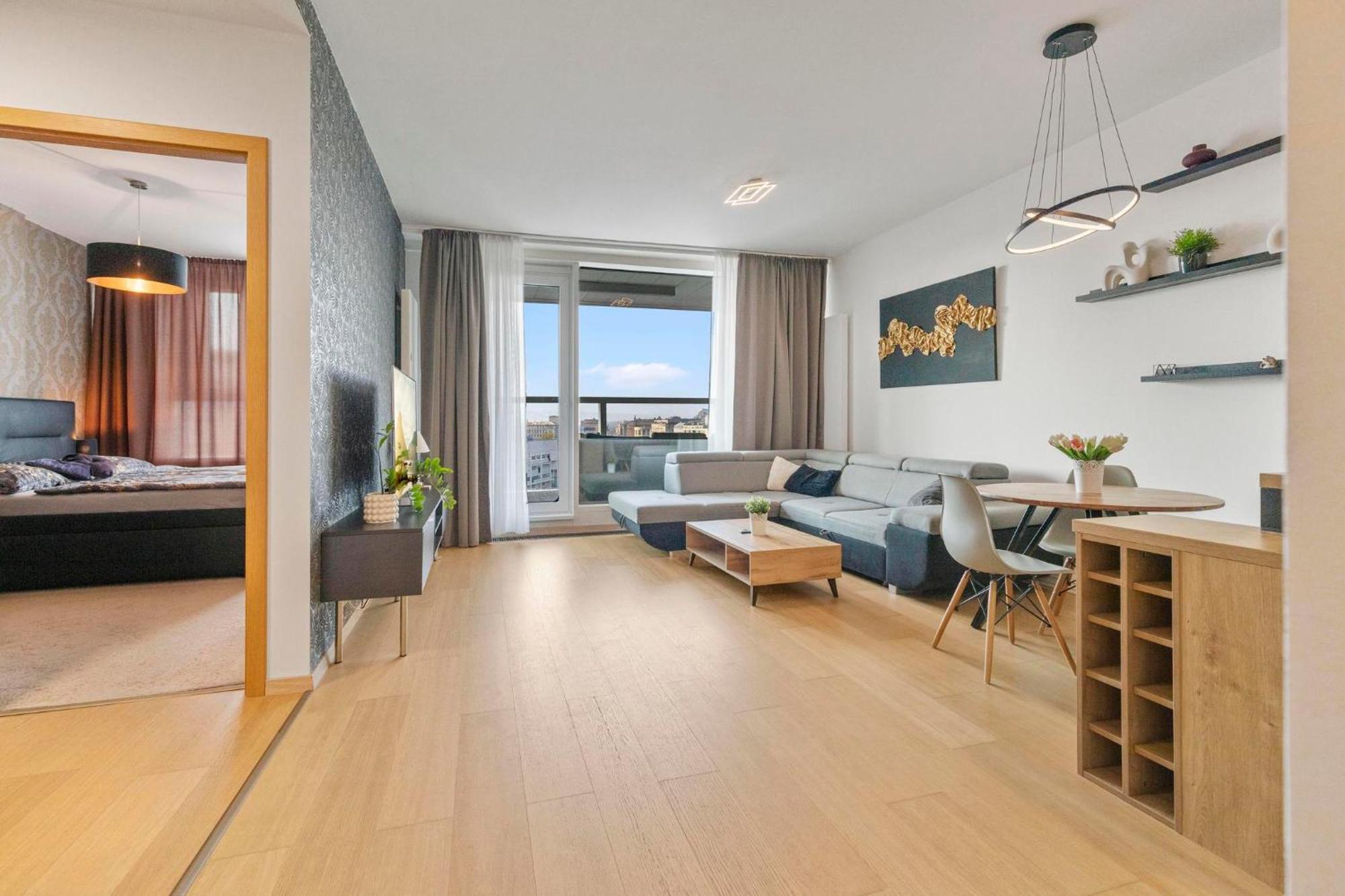 Panorama City Apartment In Downtown Area With Free Parking And Castle View Pozsony Kültér fotó